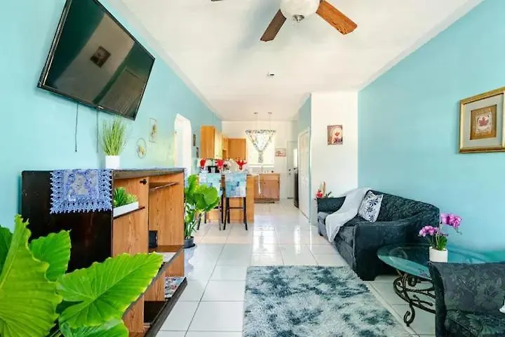 Tropicabana Nassau 0*,